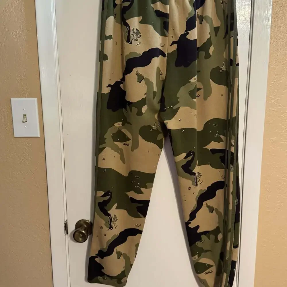 Adidas Originals Camo Distressed Jogger Sweatpants Men’s Large Trefoil 3 Stripe